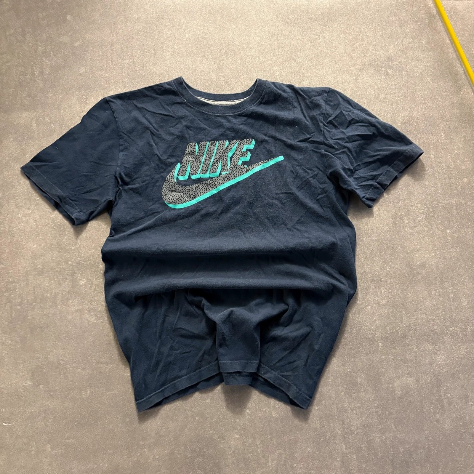 Nike Navy Teal Animal Print Spellout Graphic T-Shirt Mens Medium Streetwear Vintage