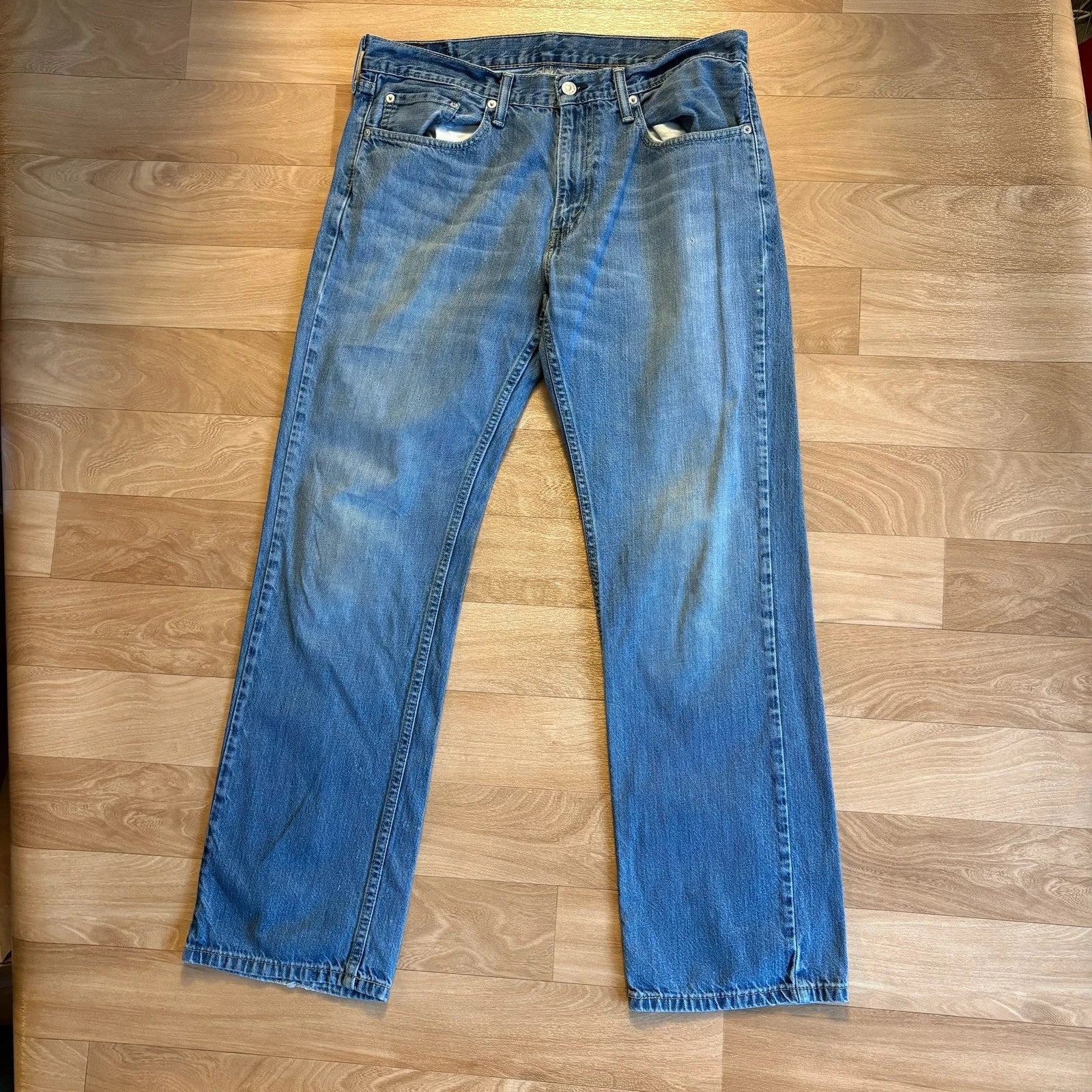 Levis Light Wash Straight Leg Faded Denim Jeans Vintage Red Tab Classic Five Pocket Mens