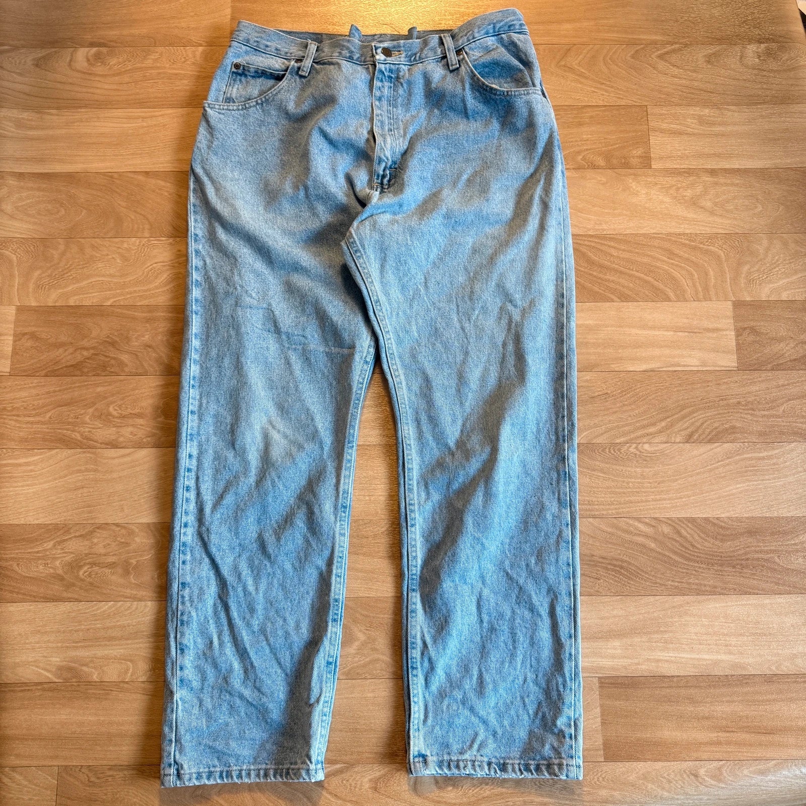 Wrangler Premium Quality Light Stonewash Straight Leg Jeans Comfort Guaranteed Denim Mens